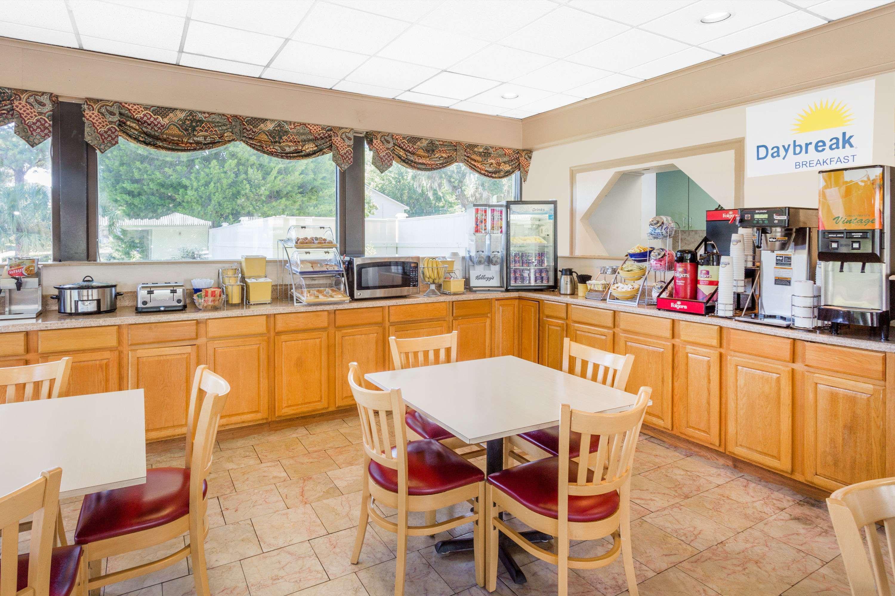 Red Roof Inn Savannah - Southside/Midtown Екстериор снимка