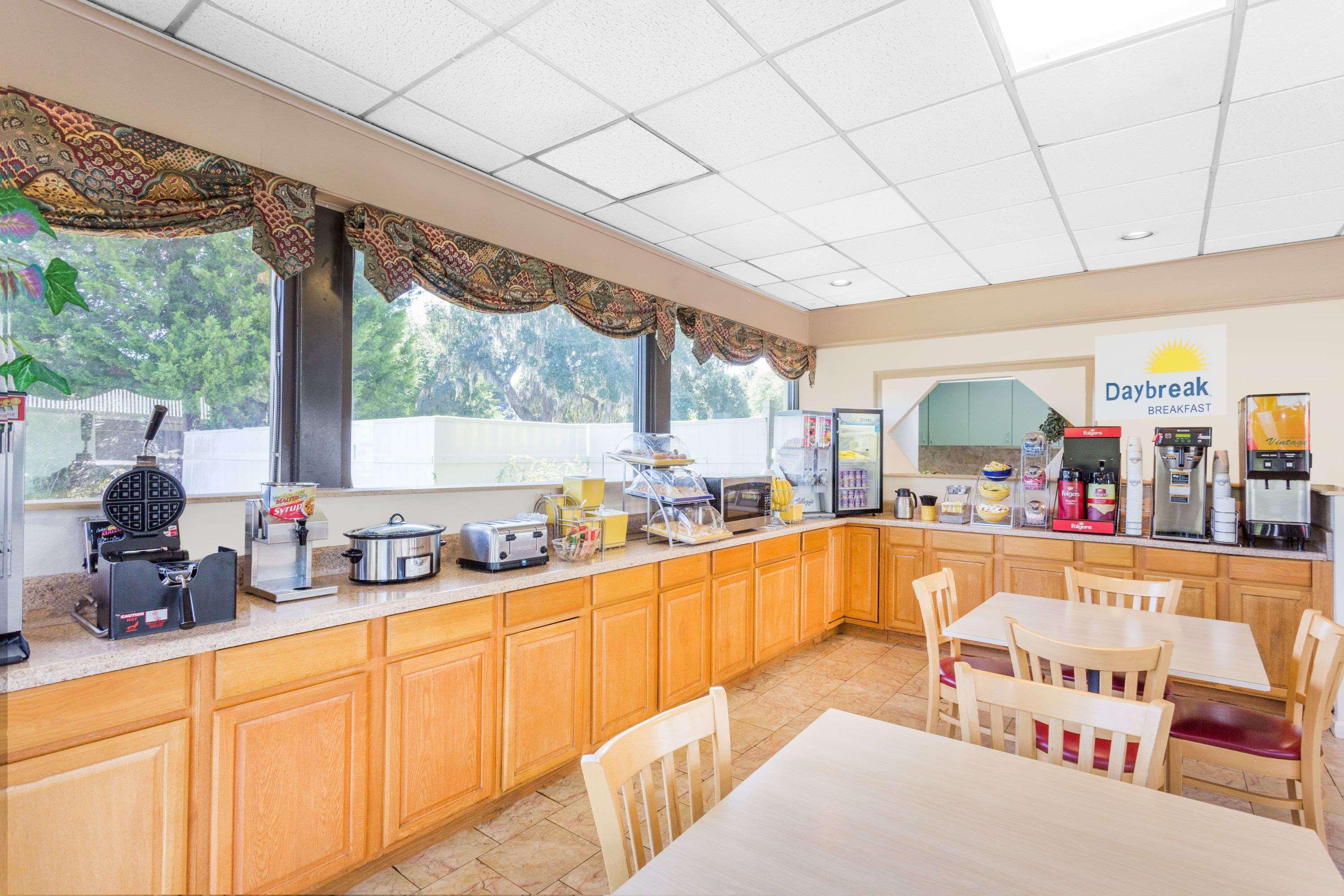 Red Roof Inn Savannah - Southside/Midtown Екстериор снимка